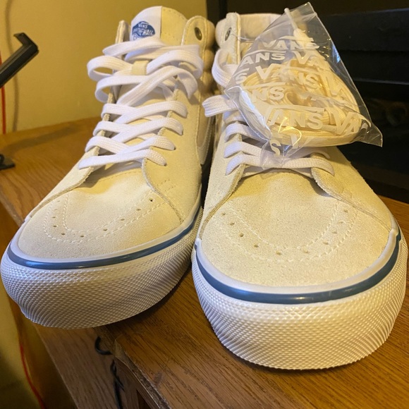 Hey I got new vans shoes for sale - Picture 2 of 6